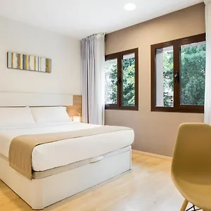 *** Hotel Ginosi Pedralbes España